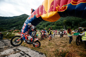 Red Bull Romaniacs 2022: Manuel Lettenbichler dominiert im Hochgebirge an Tag 2